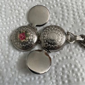 Necklace for pictures